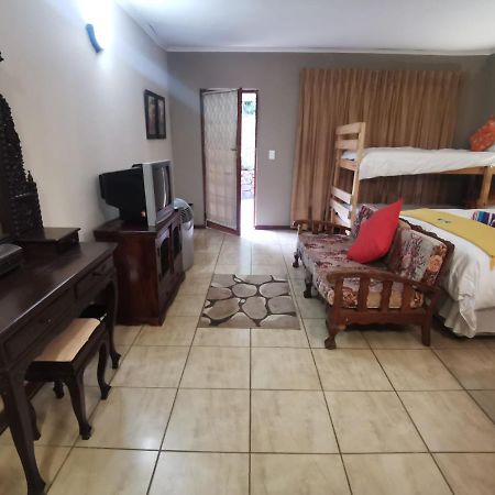 Sun Deck Lodge Hartbeespoort Eksteriør billede