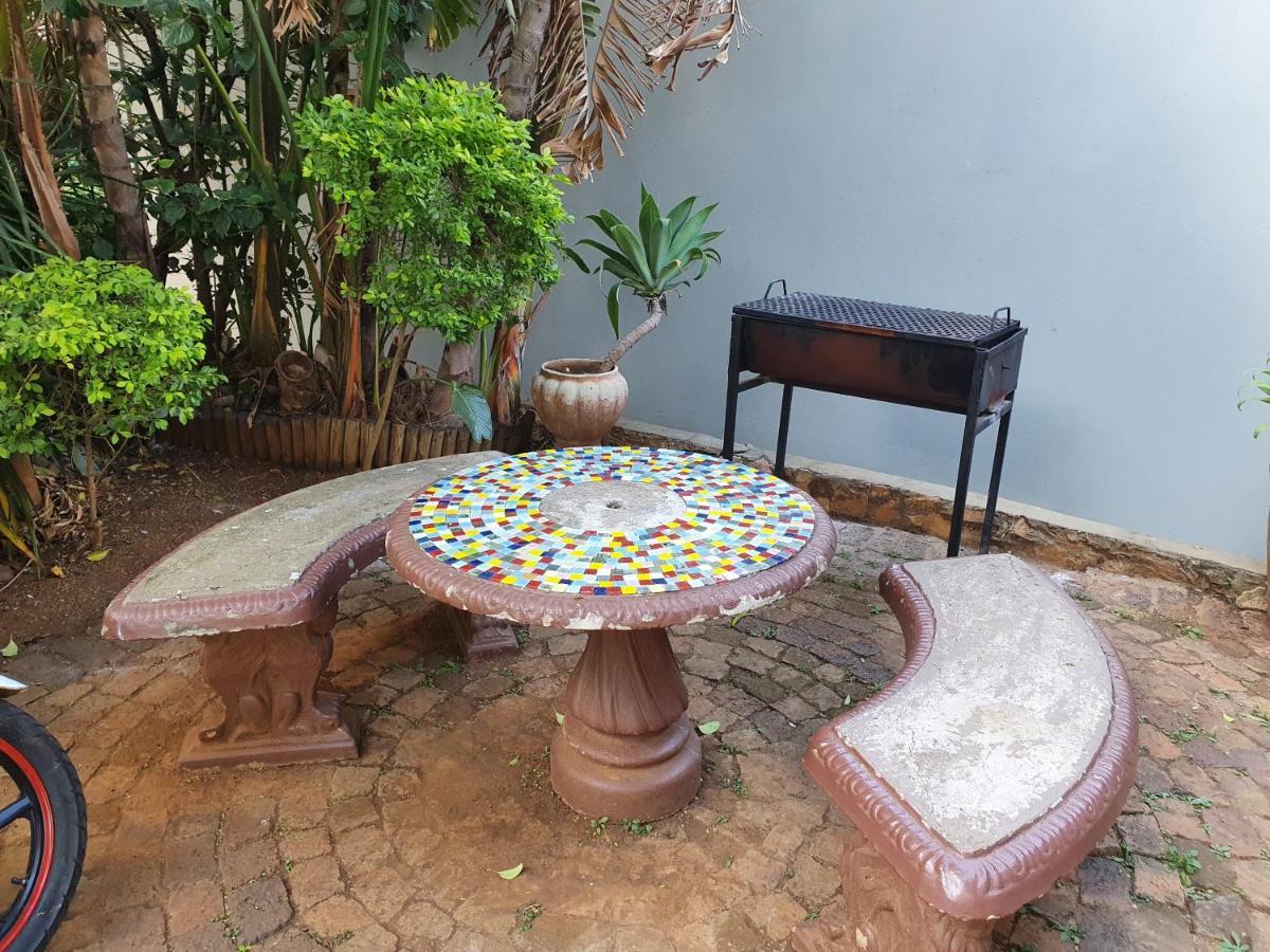 Sun Deck Lodge Hartbeespoort Eksteriør billede